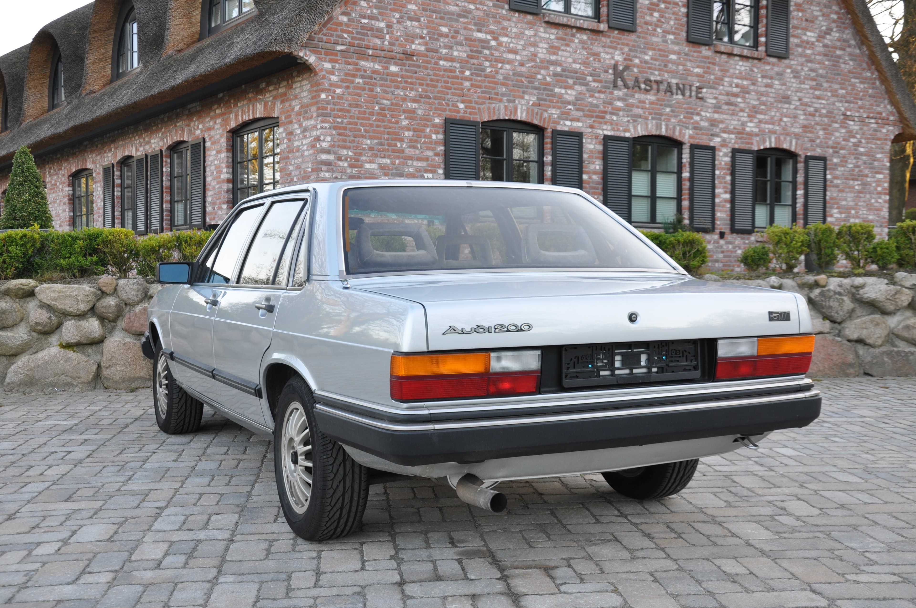 Audi 200 photo 14